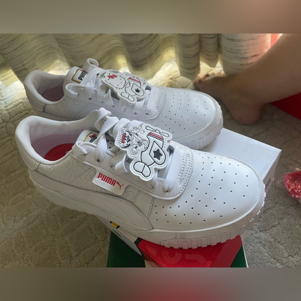Hello Kitty Pumas - Picture 3 of 8